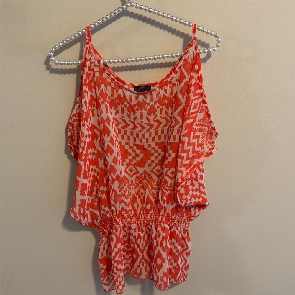 Tinley size large Pink and White Geometric Print Blouse